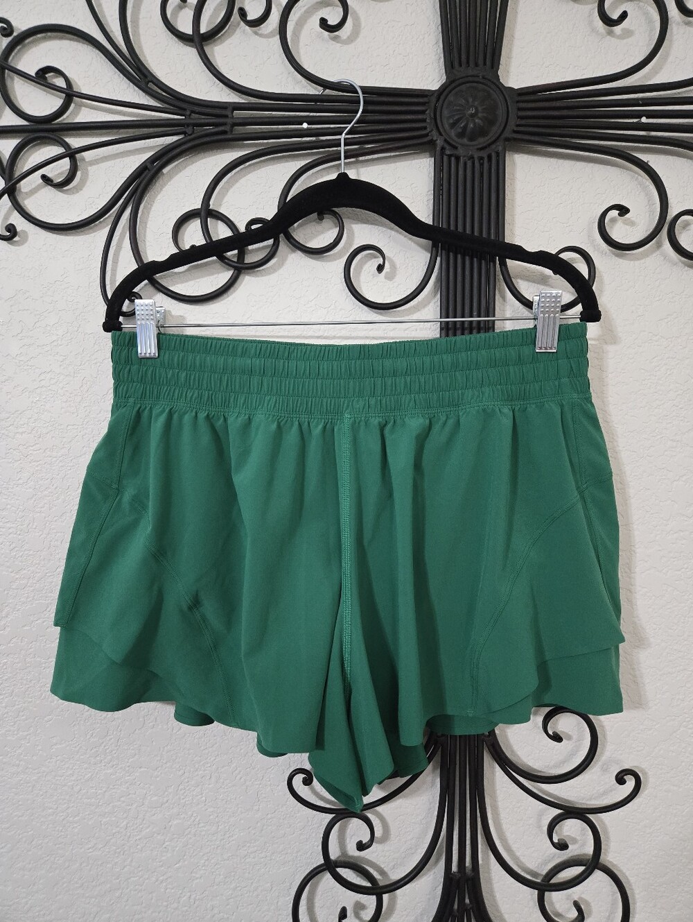 LULULEMON Shake It Out Shorts | L